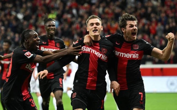 Doi-bong-Bayer-Leverkusen-lap-ky-luc